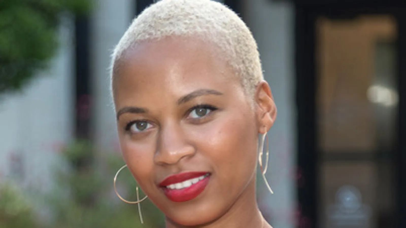 Headshot of Lynn Robinson